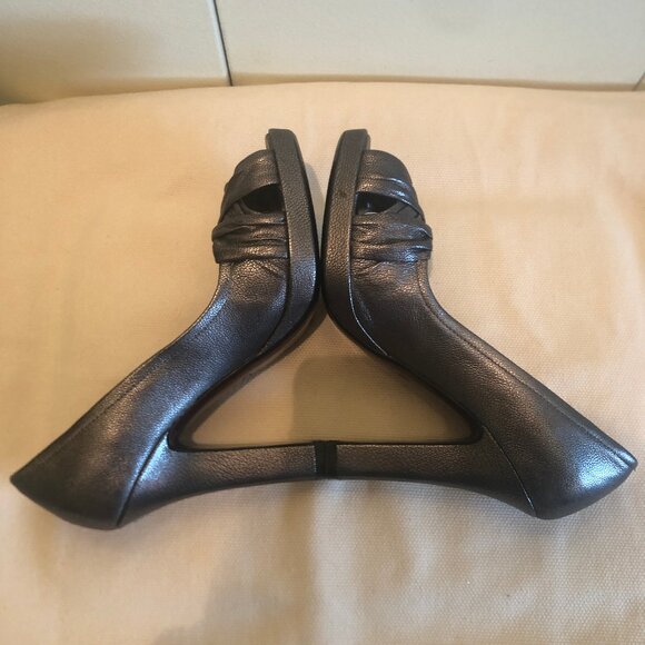 Cole Haan Tonya pewter-colored leather open-toe pumps sz 8 - Picture 13 of 16